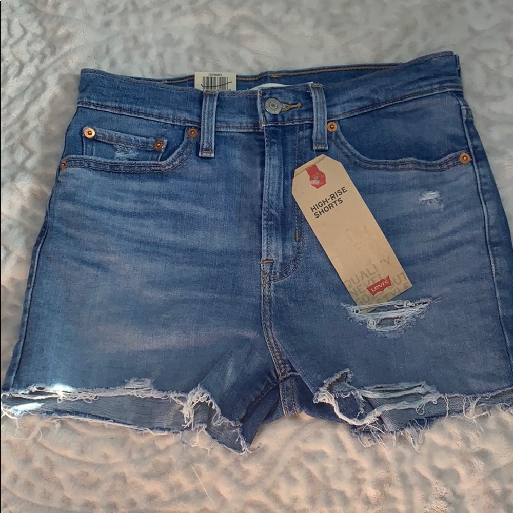 Levis high rise shorts!